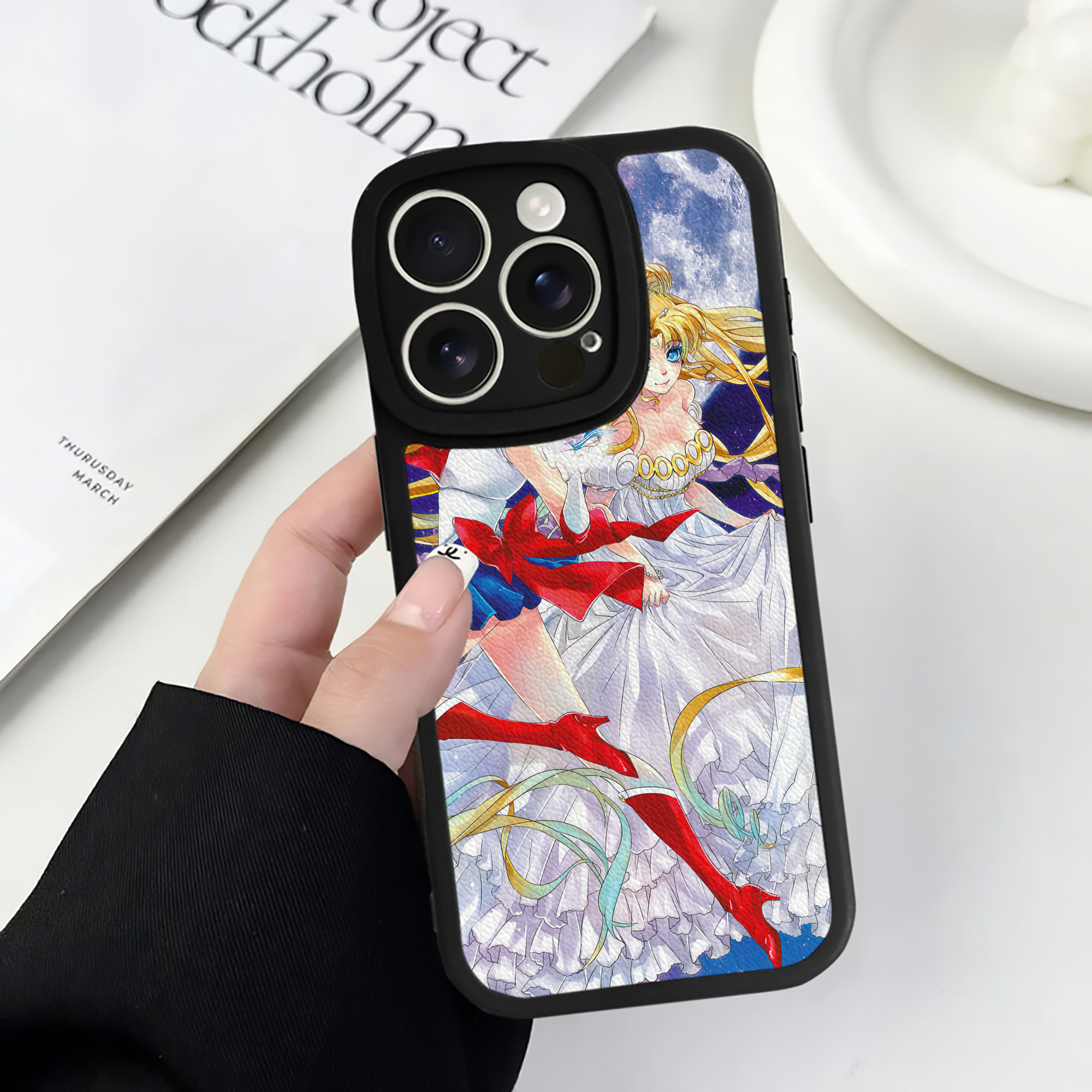 （画像用） 美少女戦士セーラームーン Sailor Moon 【iPhone 16シリーズ対応】シリコンスマホケース（レザー調） 材質：シリコン